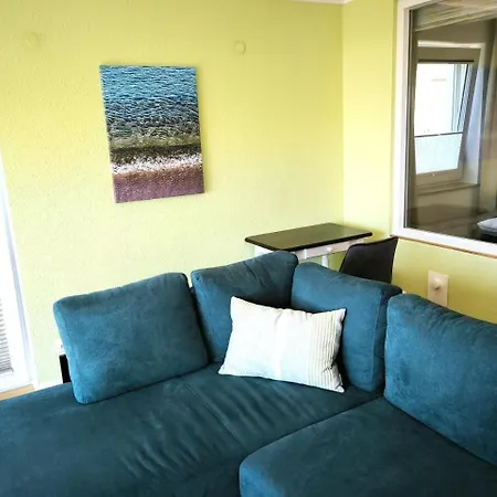 Appartementhaus Mit Meerblick Und Balkon In Goehren Hmli Homestay *