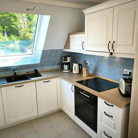 Appartementhaus Mit Meerblick Und Balkon In Goehren Hmli Homestay *