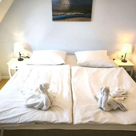 Appartementhaus Mit Meerblick Und Balkon In Goehren Hmli Homestay