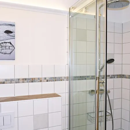 Appartementhaus Mit Meerblick Und Balkon In Goehren Hmli Homestay Goehren (Ruegen)