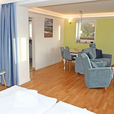 Appartementhaus Mit Meerblick Und Balkon In Goehren Hmli Homestay *
