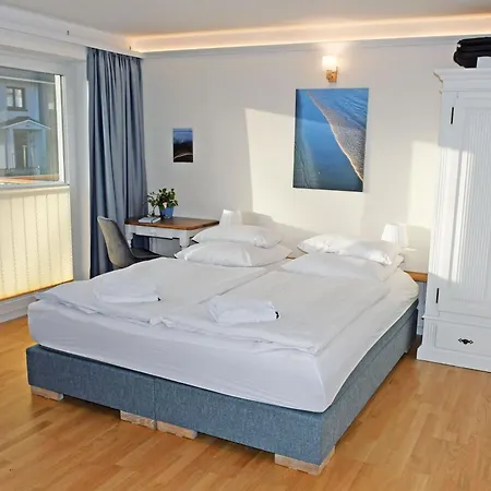 Appartementhaus Mit Meerblick Und Balkon In Goehren Hmli Homestay Goehren (Ruegen)