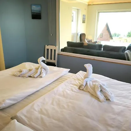 Appartementhaus Mit Meerblick Und Balkon In Hmli *