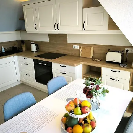 Appartementhaus Mit Meerblick Und Balkon In Hmli Alloggio in famiglia