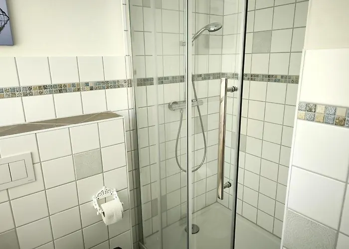 Appartementhaus Mit Meerblick Und Balkon In Hmli