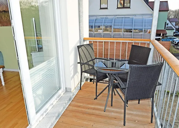 Appartementhaus Mit Meerblick Und Balkon In Hmli