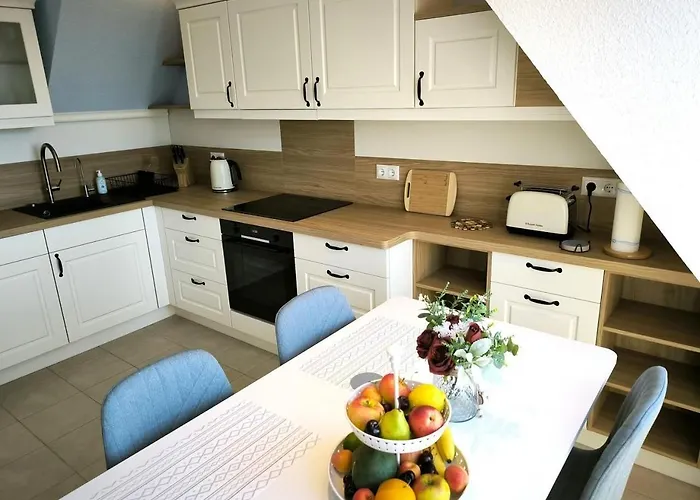 Appartementhaus Mit Meerblick Und Balkon In Hmli Séjour chez l'habitant